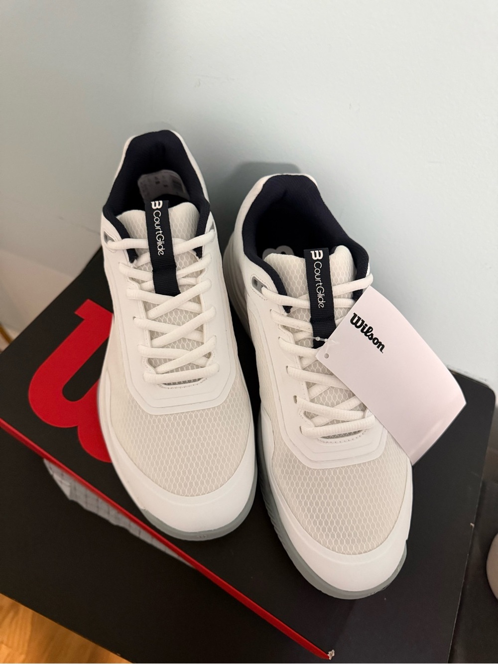Wilson Men’s “White Court”City Tennis Shoes in Size 9! NWB